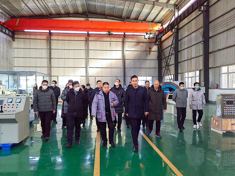 關越區(qū)長在雙民公司調研1.jpg