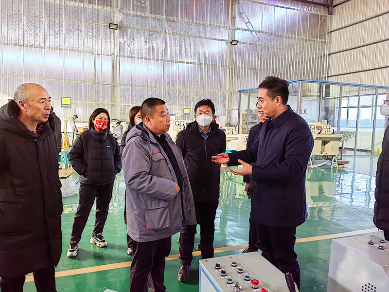 關越區(qū)長在雙民公司調研4.jpg