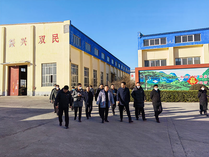 關越區(qū)長在雙民公司調研5.jpg
